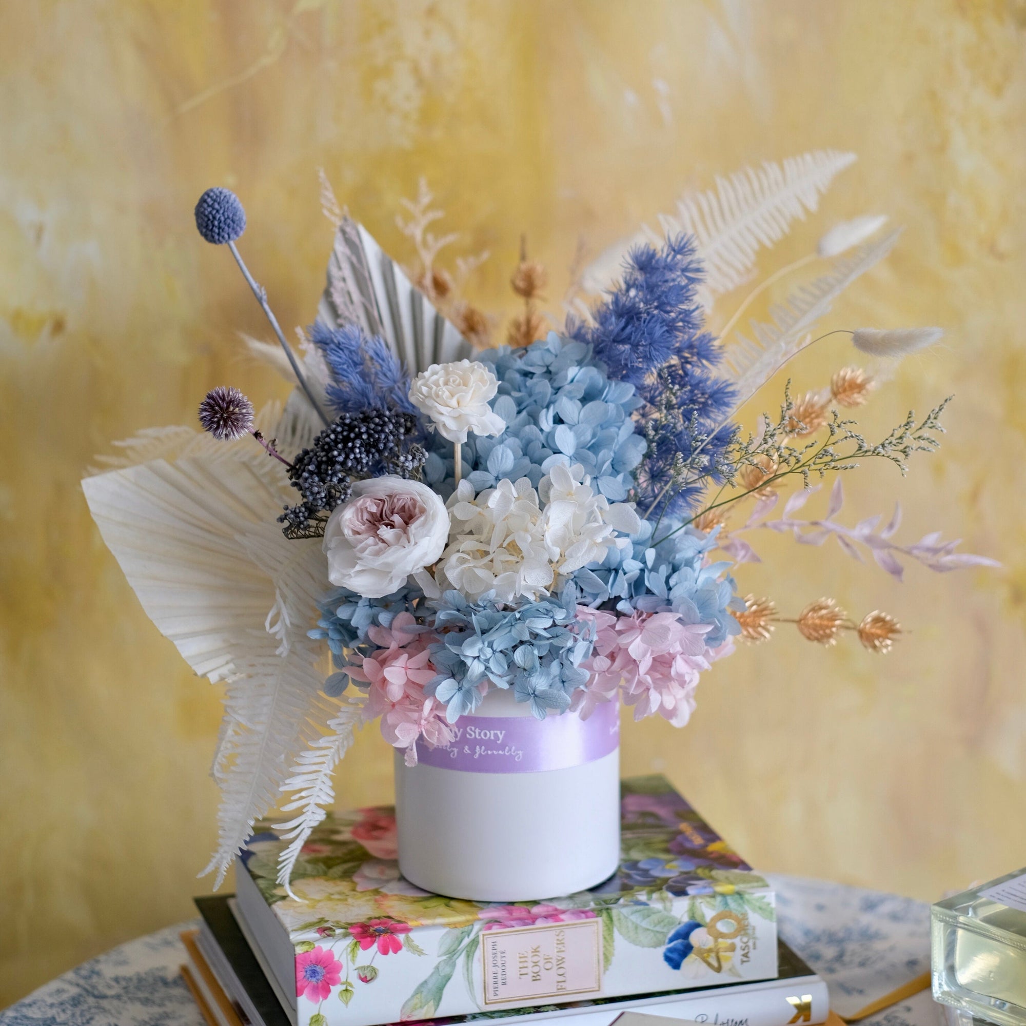 dried flower vase arrangement