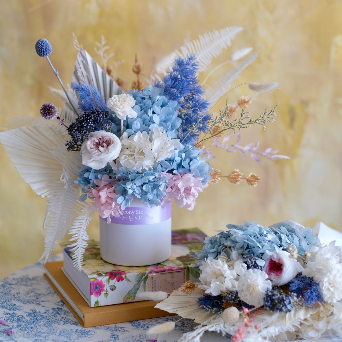 dried flower vase arrangement free delivery